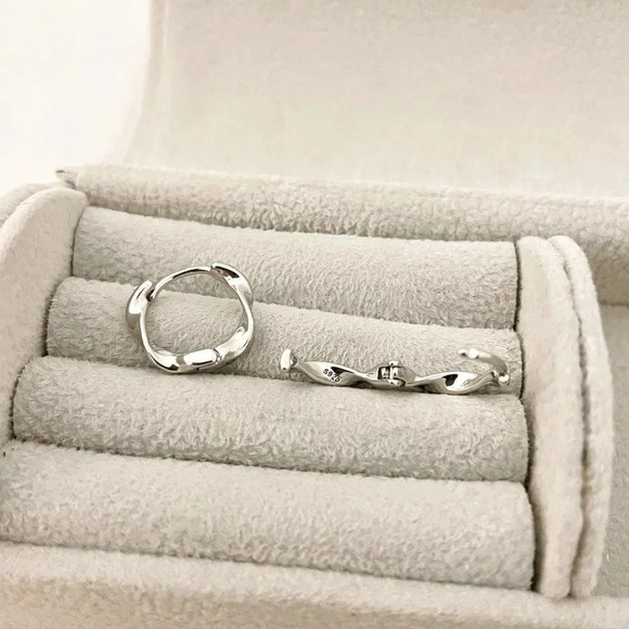 925 Sterling Silver Dainty Twist Huggie Earrings Tiny Hoops Small Hoop Huggies - Picture 6 of 6